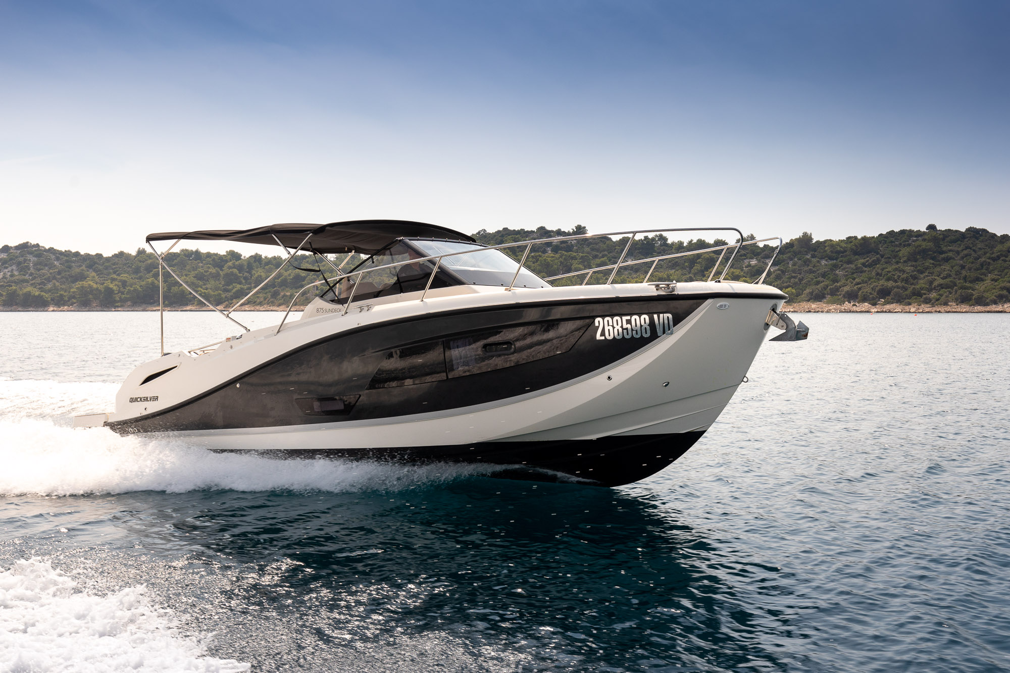 Quicksilver 875 Sundeck